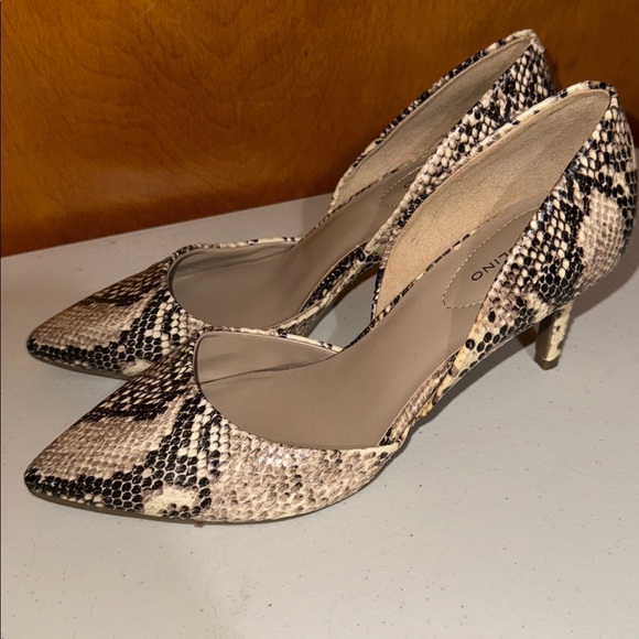 Bandolino Snakeskin Pattern Heels - Picture 3 of 12